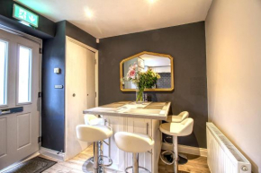 6 Dbl Bed, Central Huddersfield house inc parking